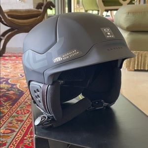 SOLD OAKLEY SNOWBOARD / SKI HELMET BRAND NEW